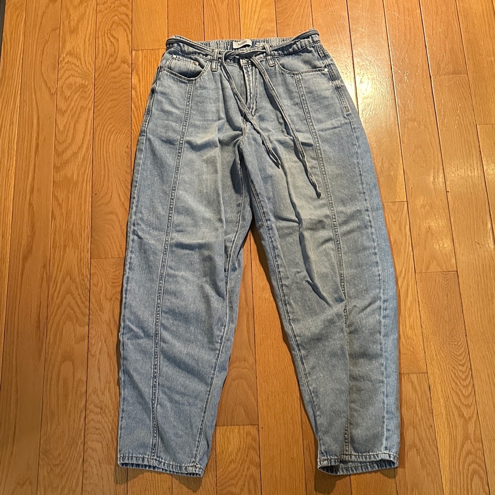 Kensie Women’s High Rise Barrel Light Blue Jeans